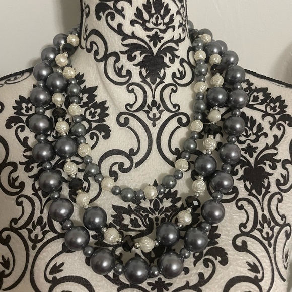 💛3 strand gray and white necklace Necklace - Picture 1 of 2